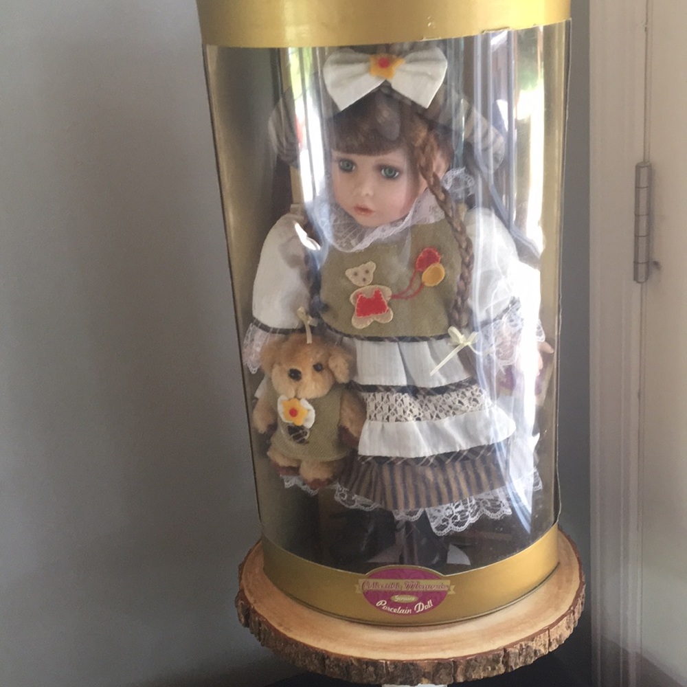 Collectible Memories Porcelain Doll. Limited Collector’s Edition.
